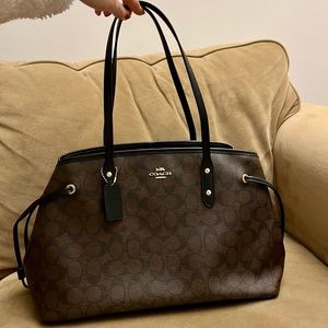 Coach Tote Bag (Like New, Chic & Spacious!!)